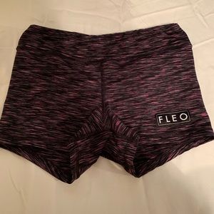 Fleo Shorts EUC - Black Raspberry 3.25